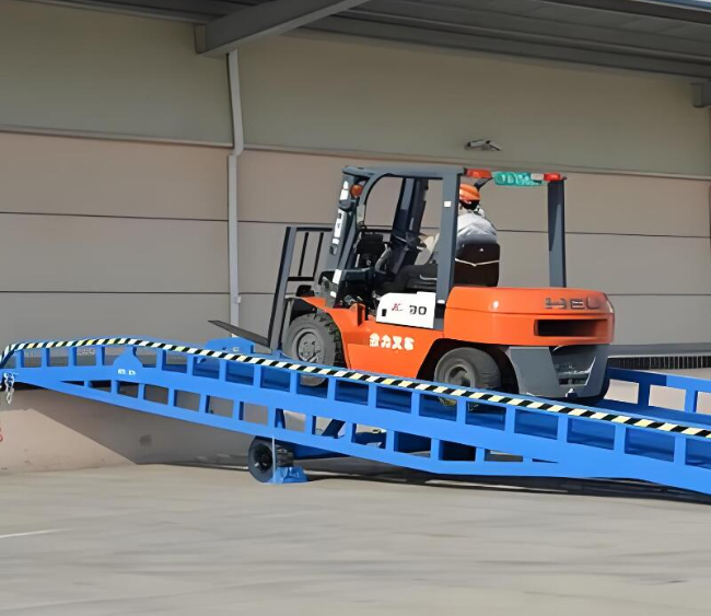 鄂州移动式卸货平台（叉车用）